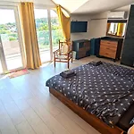 Maison d'hôtes Arode Dionysus - Digital Nomads Coliving